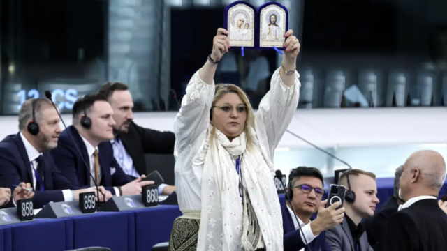 Румънската евродепутатка Диана Шошоака обяви, че ще се кандидатира на президентските избори